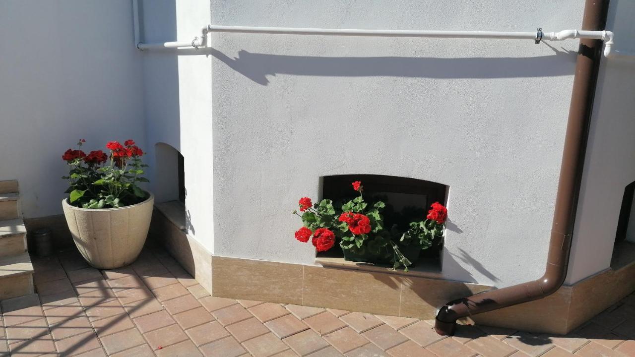 Bed and Breakfast Ana Boutique Alba Iulia Esterno foto