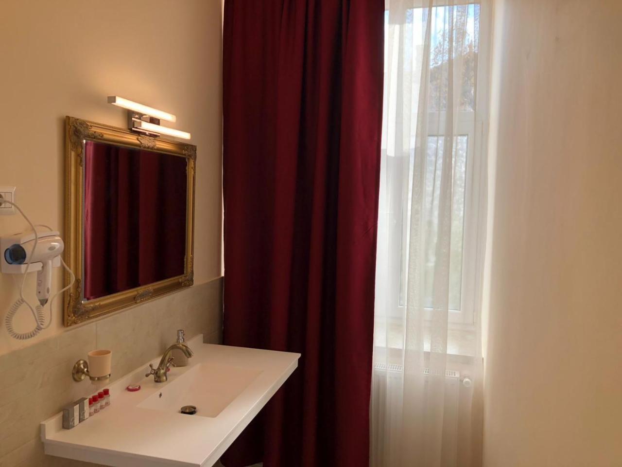 Bed and Breakfast Ana Boutique Alba Iulia Esterno foto