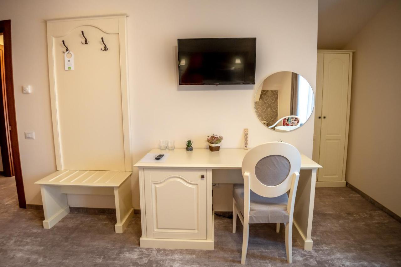 Bed and Breakfast Ana Boutique Alba Iulia Esterno foto