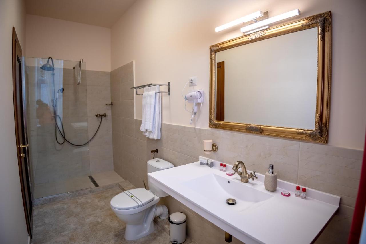 Bed and Breakfast Ana Boutique Alba Iulia Esterno foto