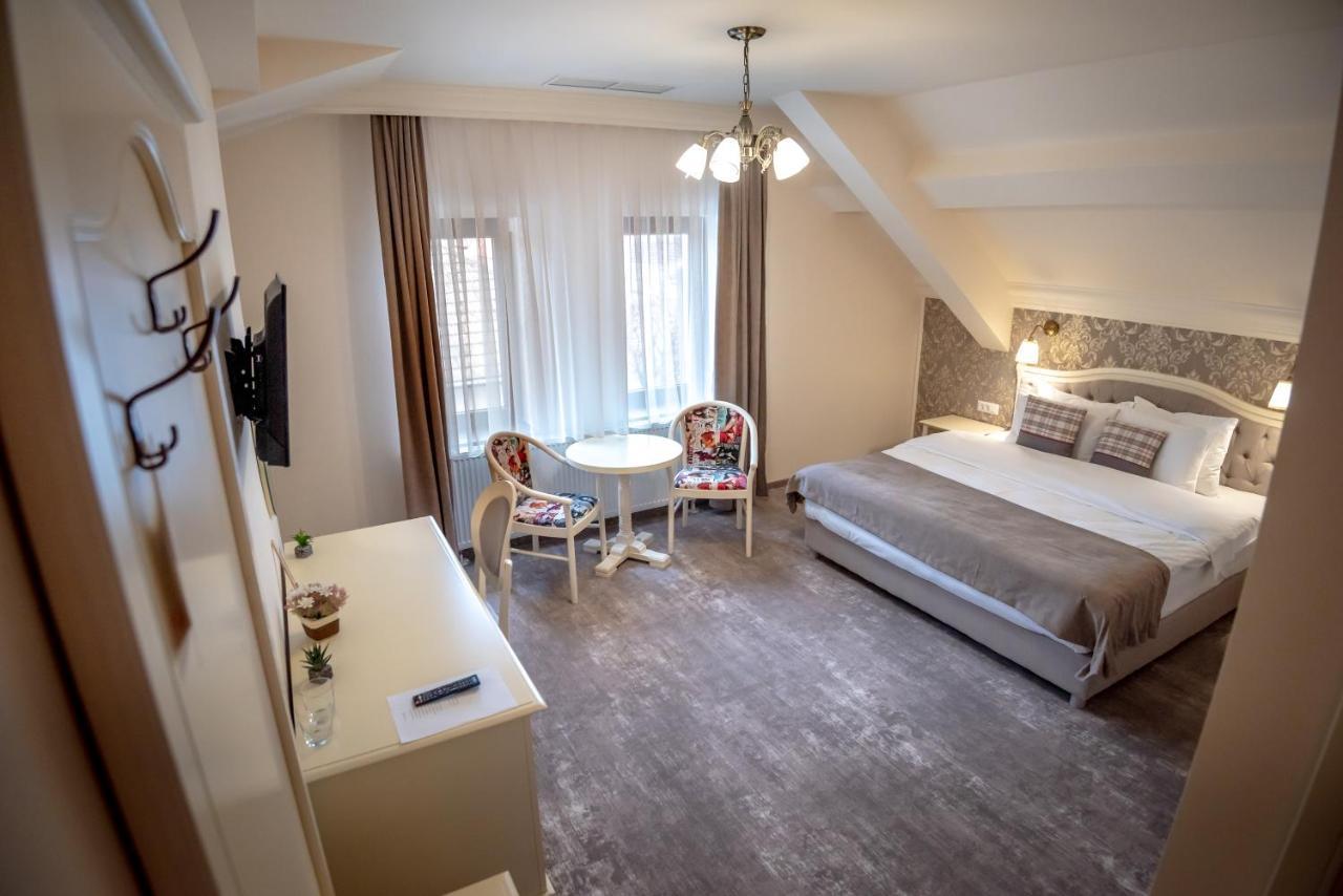 Bed and Breakfast Ana Boutique Alba Iulia Esterno foto