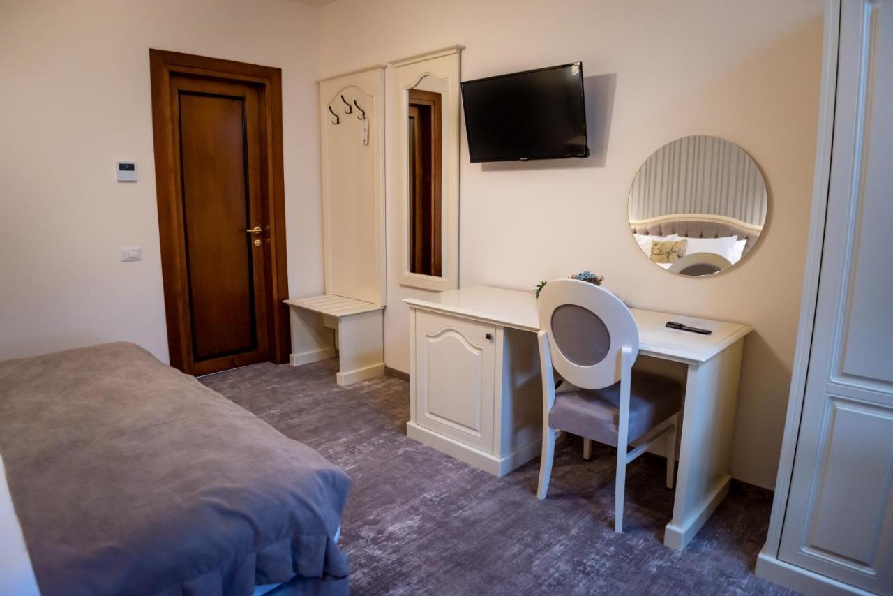 Bed and Breakfast Ana Boutique Alba Iulia Esterno foto