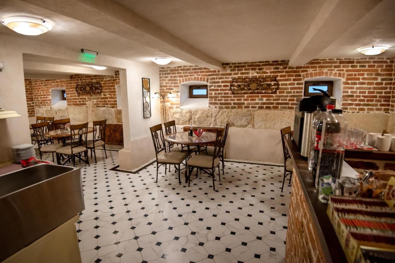 Bed and Breakfast Ana Boutique Alba Iulia Esterno foto