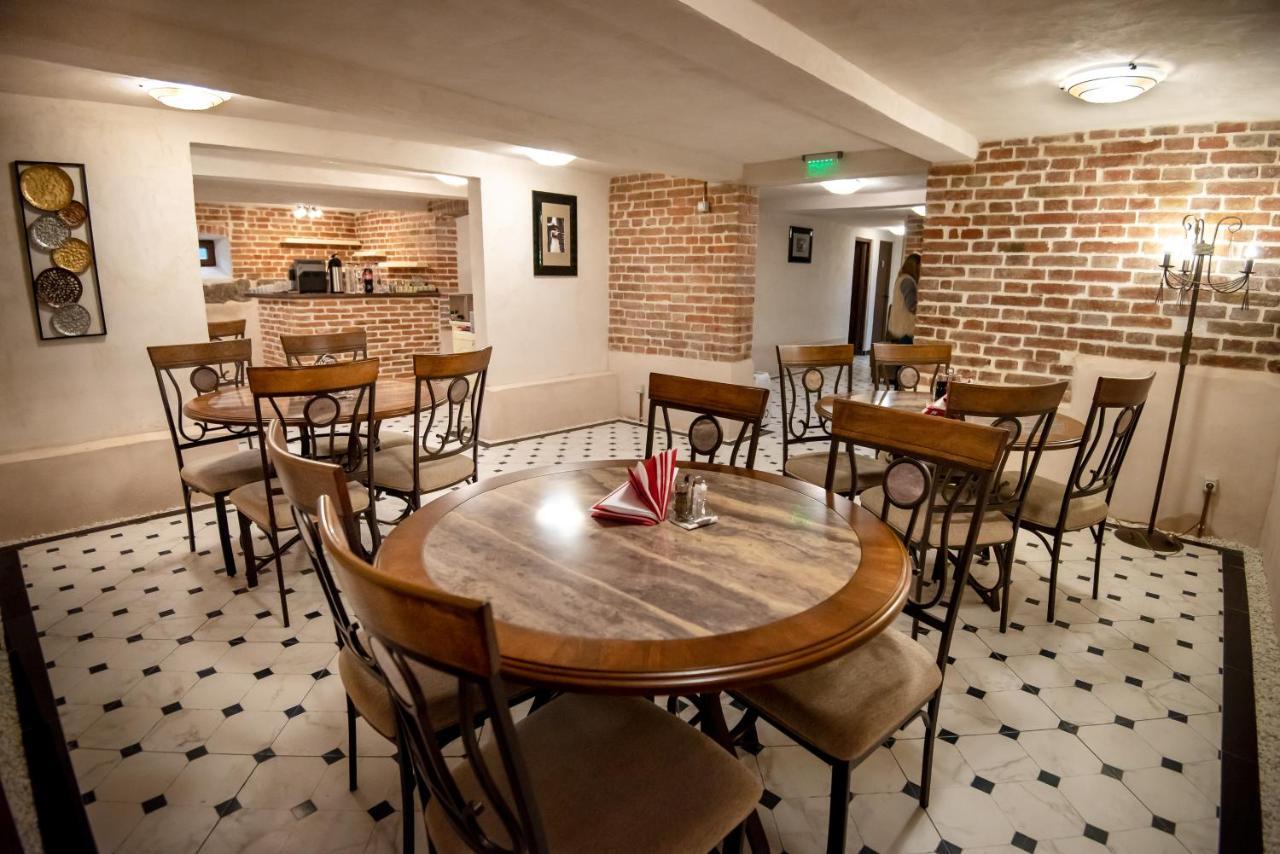 Bed and Breakfast Ana Boutique Alba Iulia Esterno foto