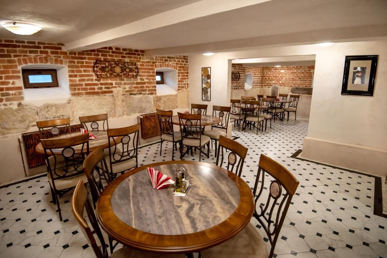 Bed and Breakfast Ana Boutique Alba Iulia Esterno foto