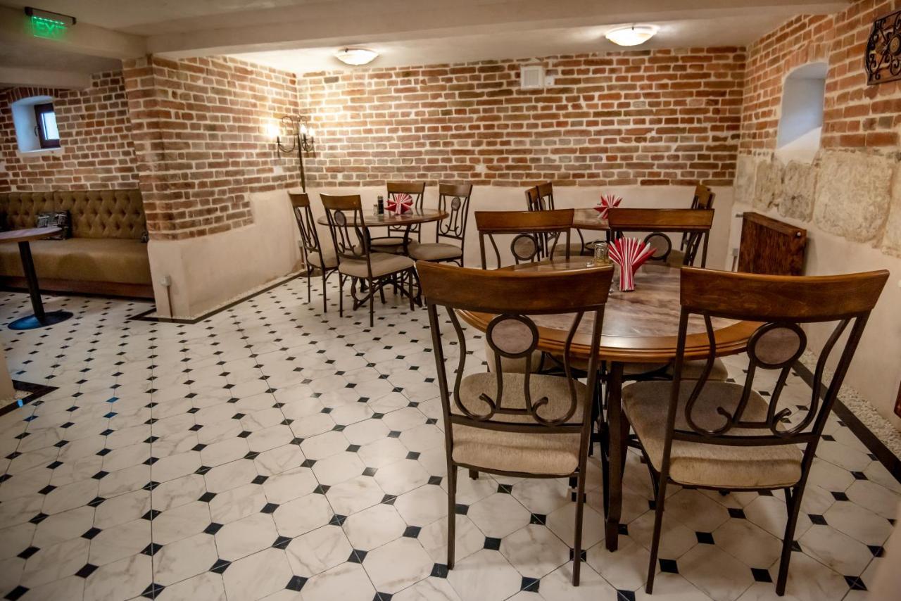 Bed and Breakfast Ana Boutique Alba Iulia Esterno foto