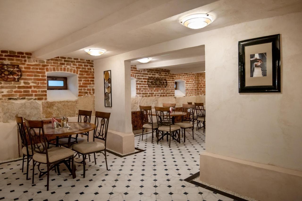 Bed and Breakfast Ana Boutique Alba Iulia Esterno foto