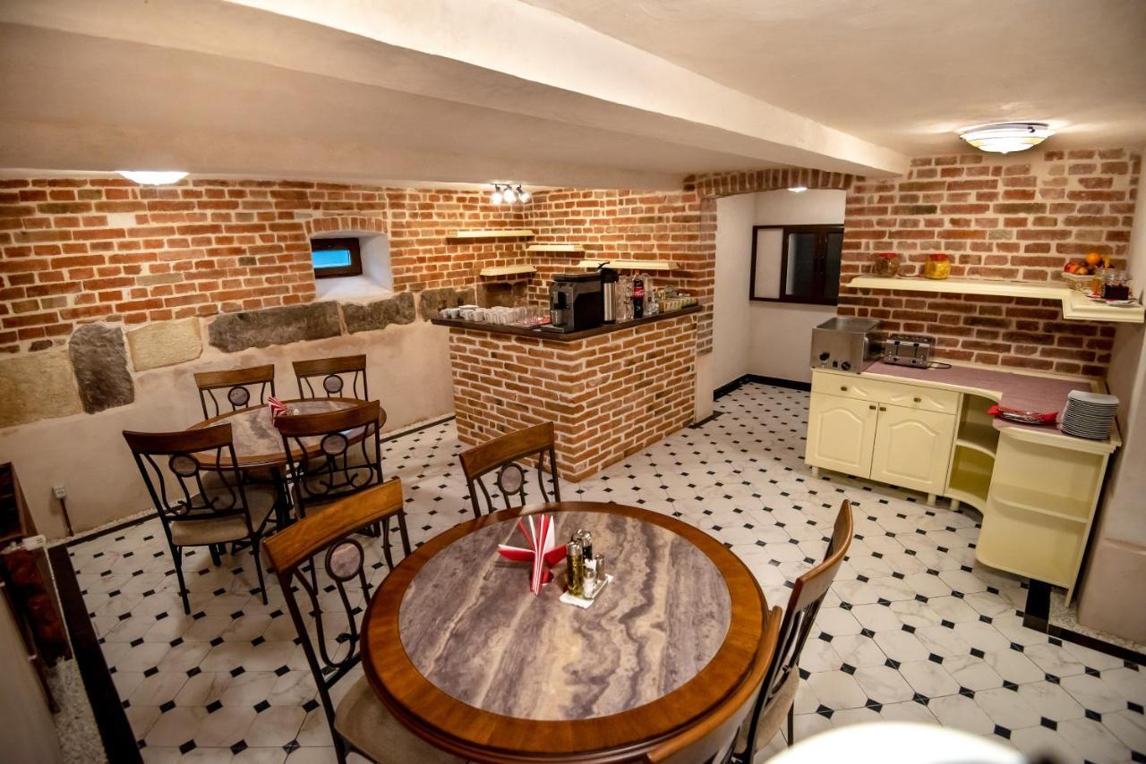 Bed and Breakfast Ana Boutique Alba Iulia Esterno foto