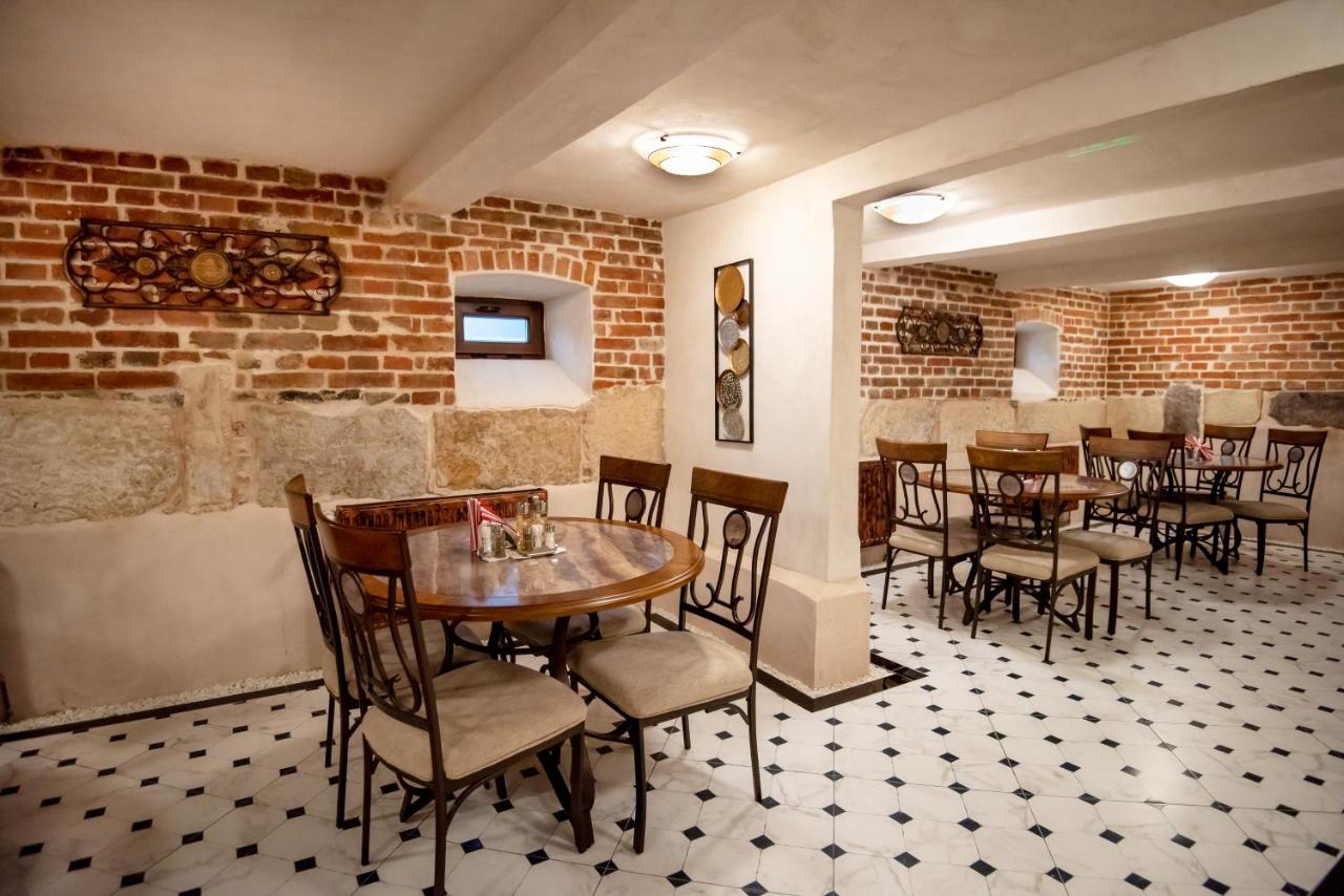 Bed and Breakfast Ana Boutique Alba Iulia Esterno foto